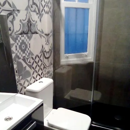 3 Bedrooms With Wifi At 公寓